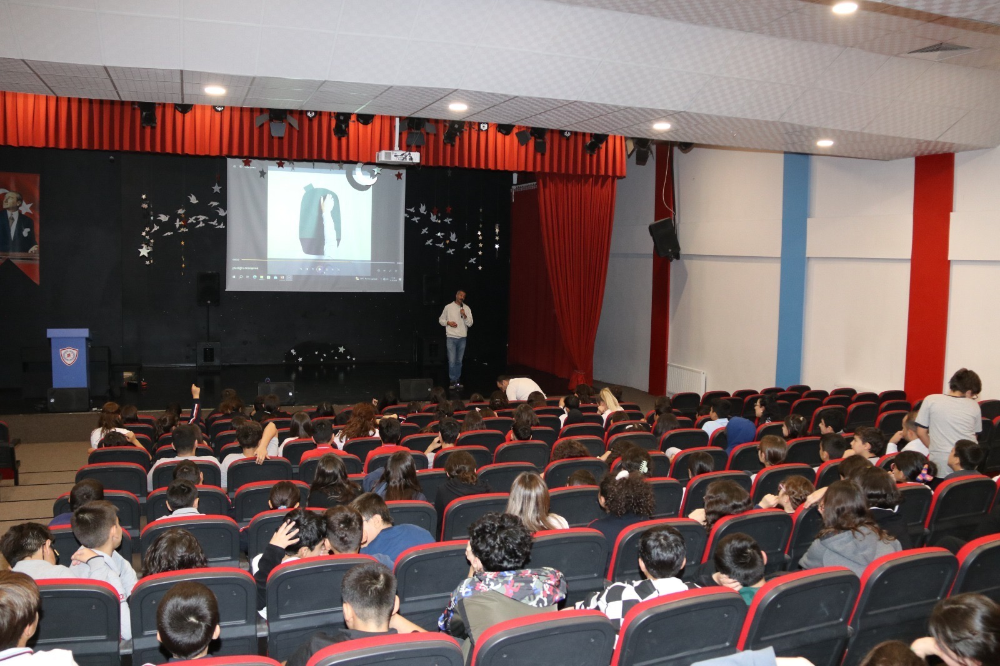 Edremit Belediyesi’nden öğrencilere geri dönüşüm semineri