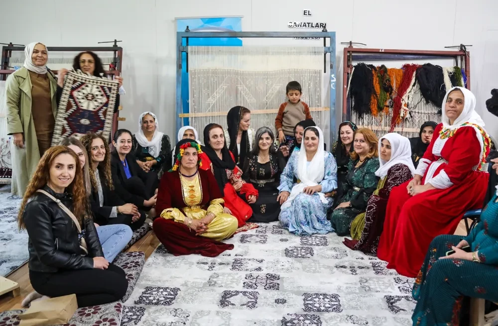 Eşbaşkan Neslihan Şedal kilim atölyesini ziyaret etti