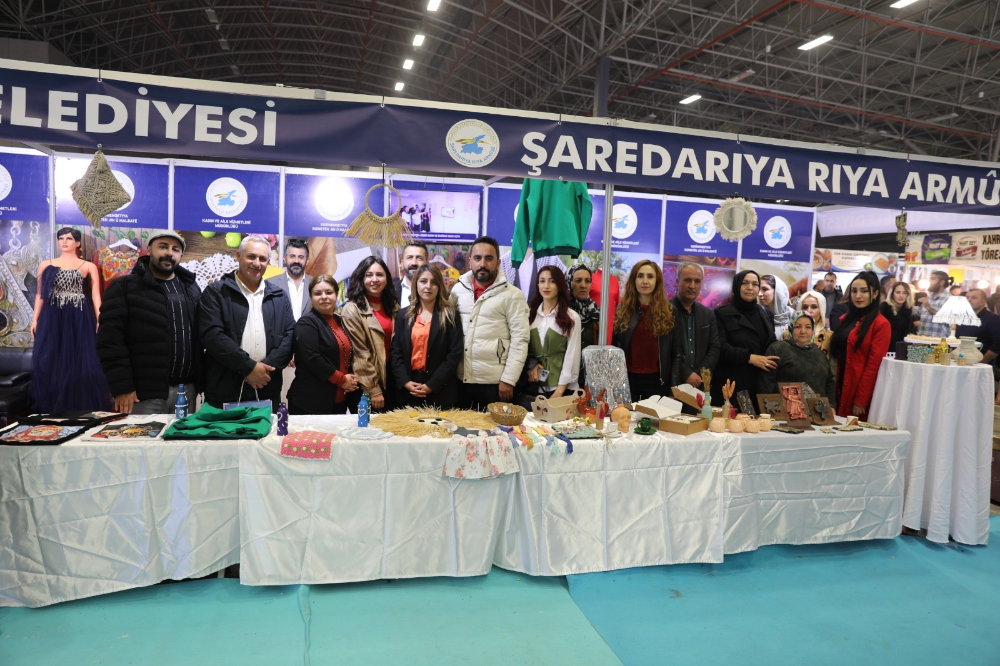 İPEKYOLU BELEDİYESİ EŞBAŞKANI CANAN UZUNAY VAN EXPO FUARI’NI ZİYARET ETTİ