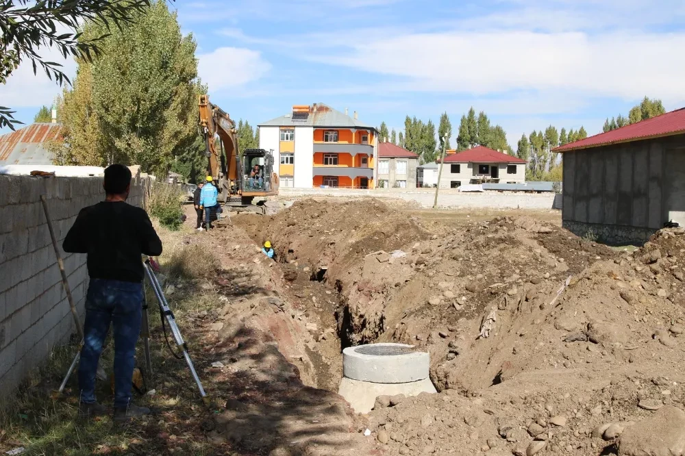 Erciş’in altyapısı değişiyor