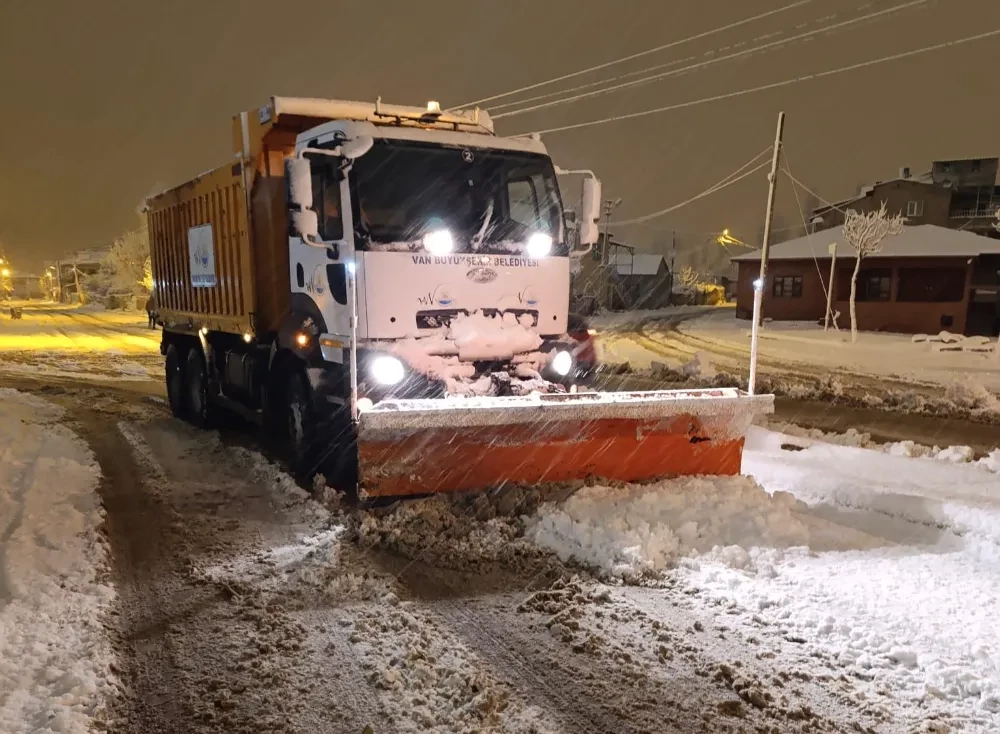 Büyükşehir Belediyesi kar mesaisinde 