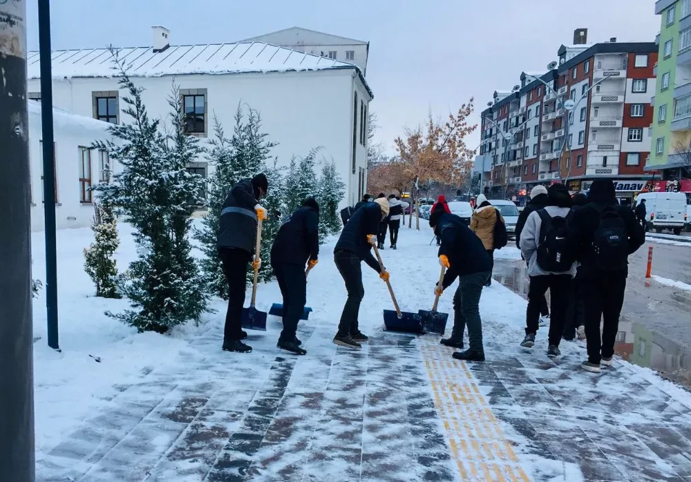 Büyükşehir Belediyesi’nden karla mücadele çalışması