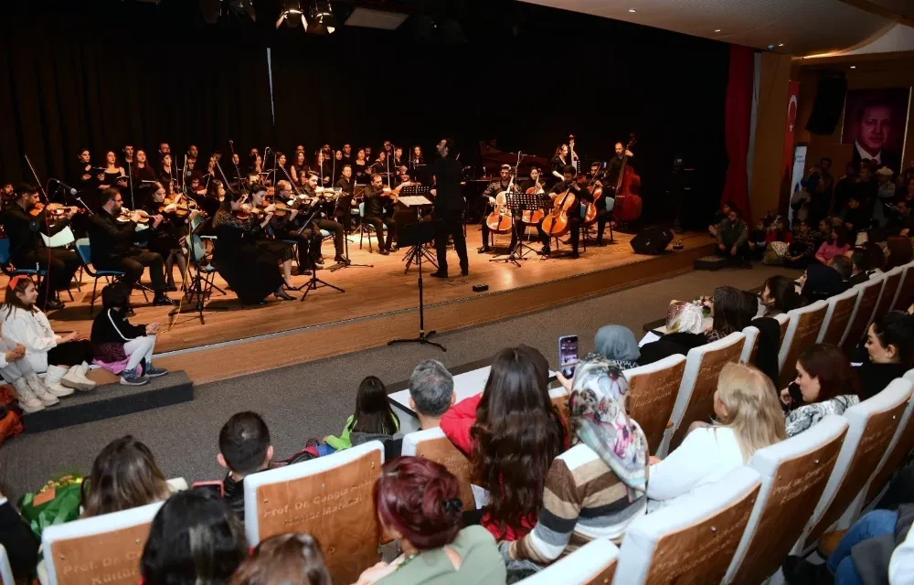 Van YYÜ Akademik Orkestrası Konseri büyük beğeni aldı