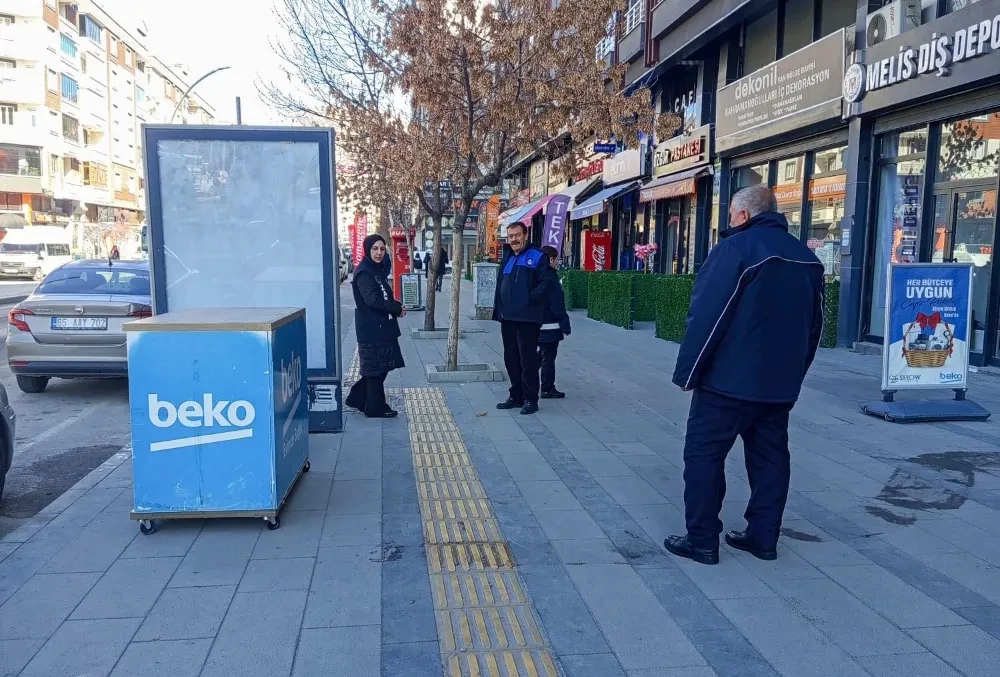 Büyükşehir zabıtasından kaldırım ve yol izi kapatmalarına sıkı denetim