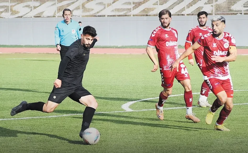 Vanlı futbolcu takımıyla yollarını ayırdı