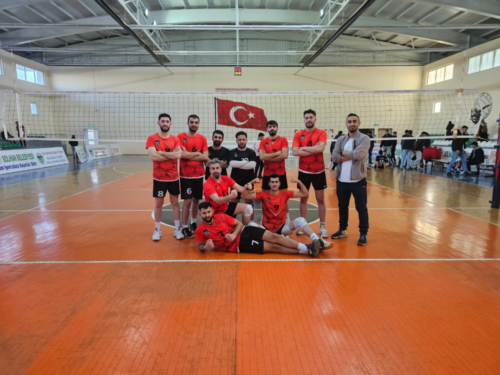 Tuşba Gençlik Voleybol Takımı Play-Off Yolunda Kararlı