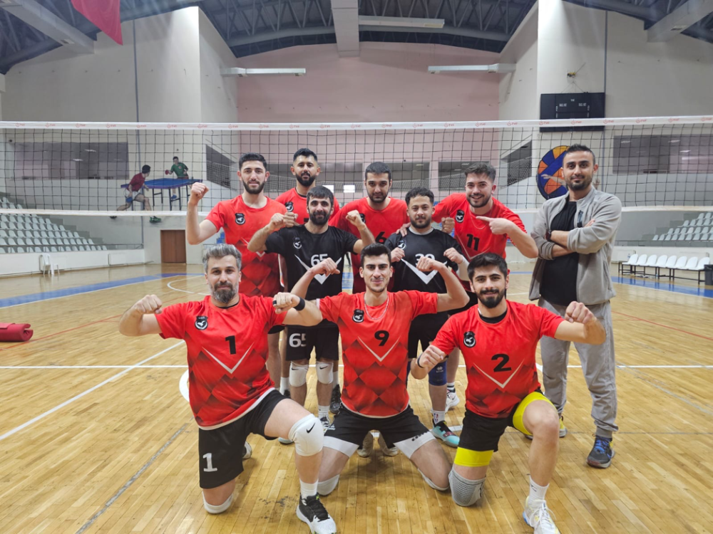 Tuşba Gençlik Voleybol Takımı’ndan Önemli Galibiyet